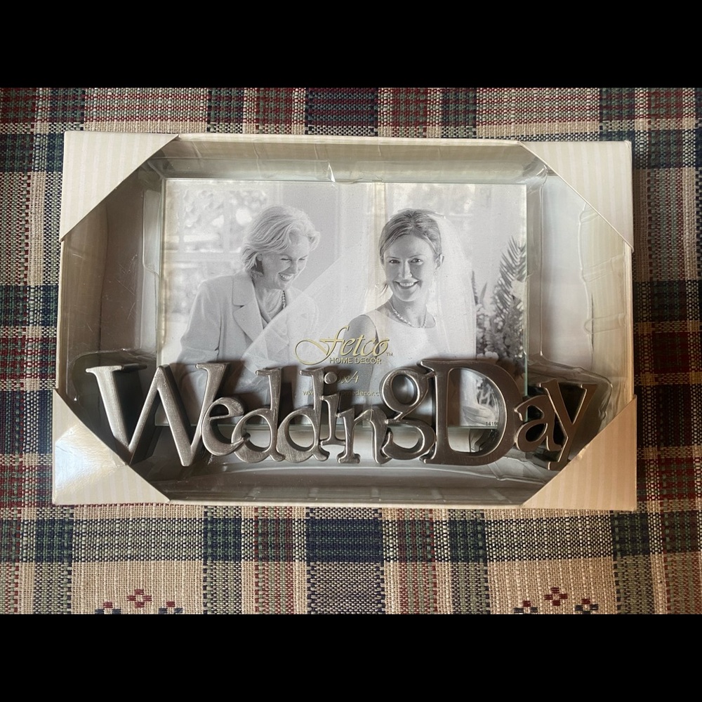 NIB 4x6 Wedding Frame